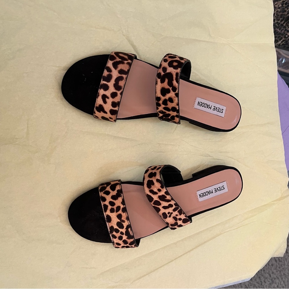 Steve Madden Brown and Black Sandals Trendy Slide Design